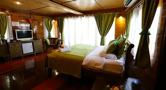 Четырёхместный номер Standard с видом на озеро Kaengkrachan Boathouse Paradise Resort