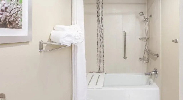 Люкс Deluxe Holiday Inn Hotel & Suites Oklahoma City North by IHG