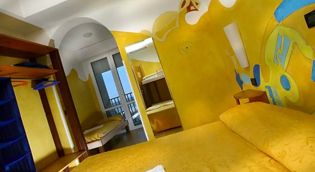 Четырёхместный номер Superior с балконом Hotel Stella Maris
