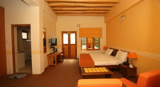 Lha - Ri - Sa Resort, Забронировать Курортный отель Отели Джамму и Кашмира с парковкой, Парковка