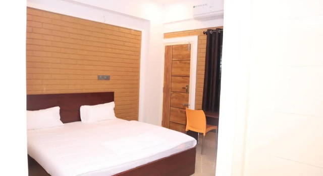 Smilestay Shree Jayaganga Arcade, Забронировать Отель Отели штата Карнатаки с парковкой, Парковка