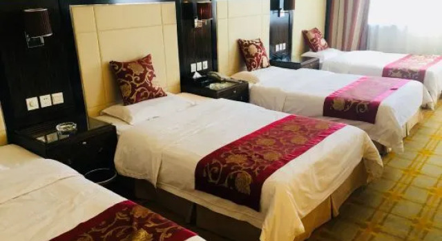 Кровать в общем номере Shijiazhuang Yihai Holiday Hotel