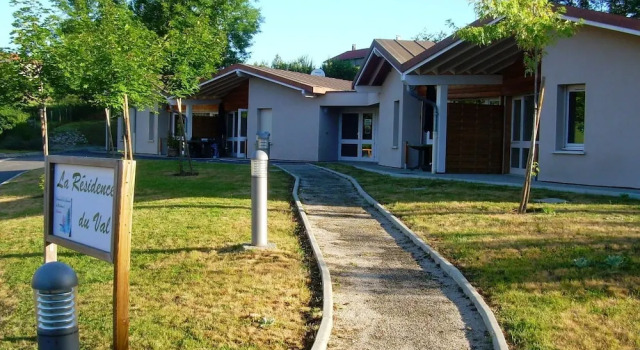 Les Gîtes du Val, Varaa Hotelli Valprivas 