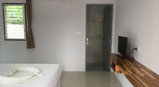 OYO 894 Pakdee Resort2, Varaa Hotelli Hotellit North-Eastern Thailand pysäköinnillä, Pysäköinti