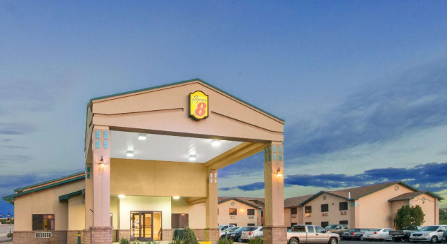 Шестиместный люкс Super 8 by Wyndham Santa Rosa