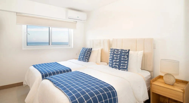 Ocean View Condo Steps to Beach & Comfort, Забронировать Отель Отели в центре Хако, в центре, Парковка