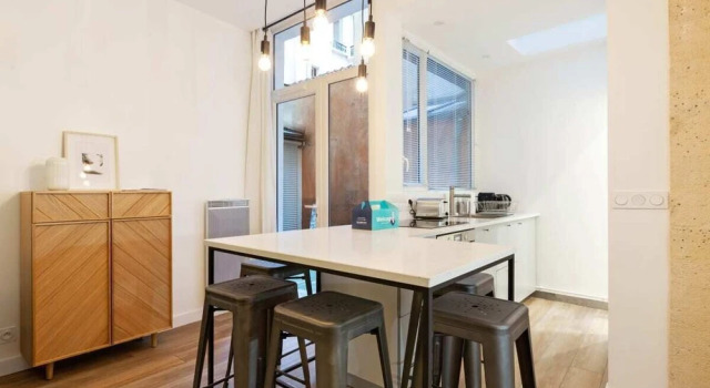 Chic & Contemporary Apartment With Two Bedroom, Забронировать Апартаменты/квартира Париж Иль-де-Франс, рядом с Musée Cognacq-Jay