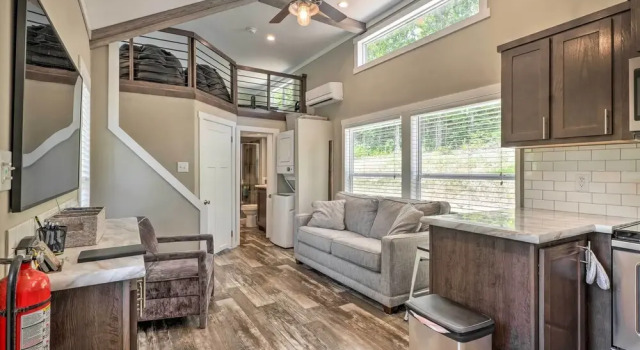 Branson Tiny Home on 52 Acres w/ Private Lake!, Réserver Maison de vacances Cottages à Forsyth, Cottage