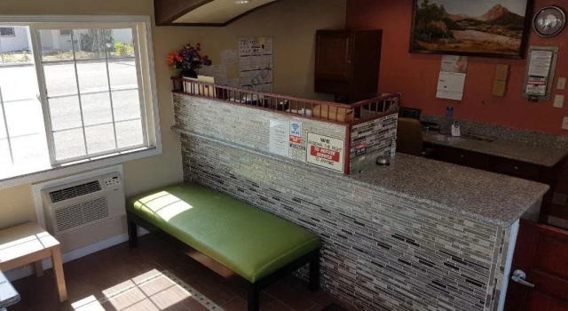 Travel Haven Motel, Book Motel Hoteller i Hanford med parkering, Parkering