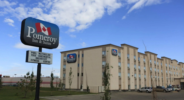 Pomeroy Inn and Suites Dawson Creek, Buchen Sie Hotel Hotels in British Columbia mit Pool, Schwimmbad