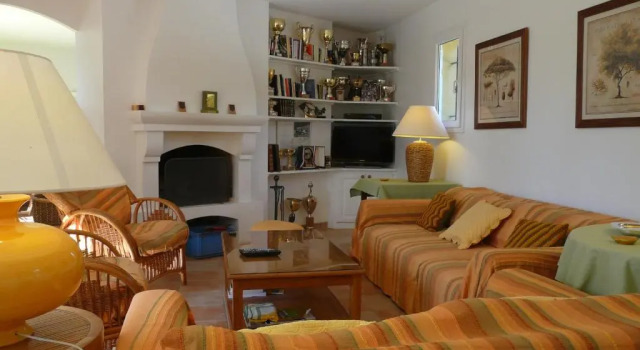 Agréable Villa Familiale Avec Piscine Chauffée, Grand Jardin, Située Proche du Centre du Village de Mouriès Au Coeur Des Alpilles, 10 Personnes, Ls1-140 Baguie Roso, Rezervovat Vila Mouriès 