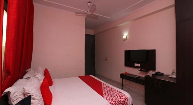OYO 73418 Ecr Residency And Service Apartment