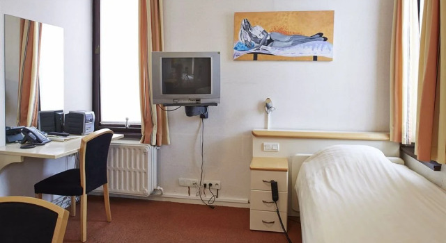 Tegenover, Prenota Hotel Turnhout 