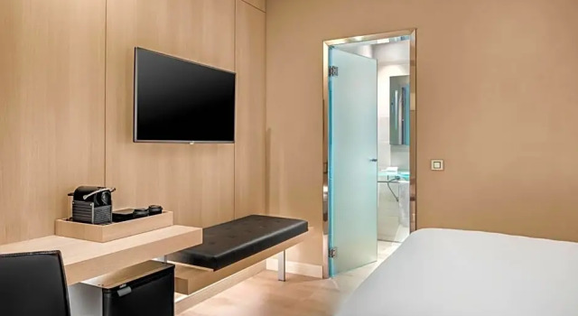 Номер Standard AC Hotel Irla by Marriott