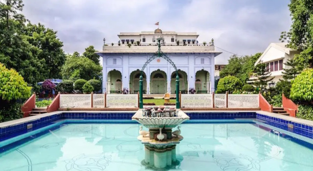 Полулюкс Diggi Palace - A City Center Hidden Heritage Gem