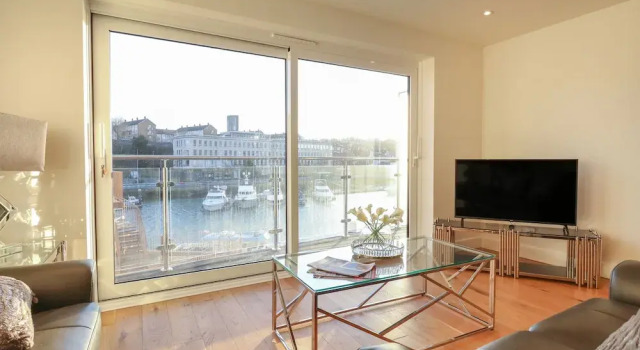 Коттедж Harbourside Haven Apartment 4