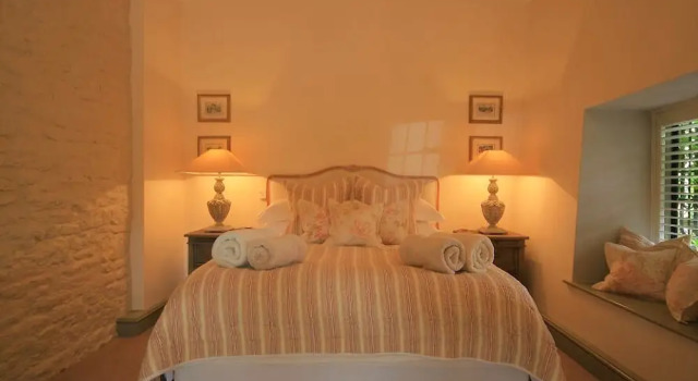 Bow House Cottage, Bourton on the Water, Забронировать Дом для отпуска Отели Котсуолда с парковкой, Парковка