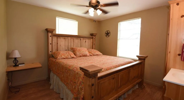 River Bluff Cabins, Prenota Hotel Rio Frio Texas