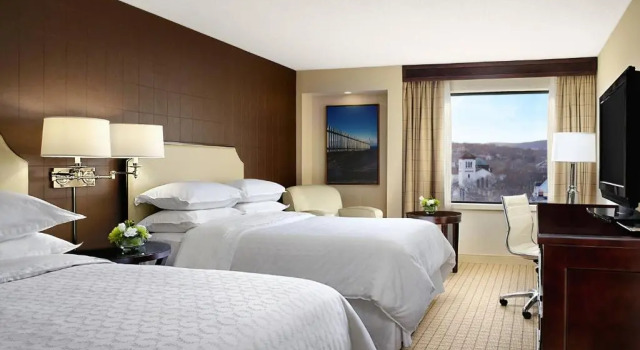 Четырёхместный номер Standard с видом на город Sheraton Hotel Newfoundland