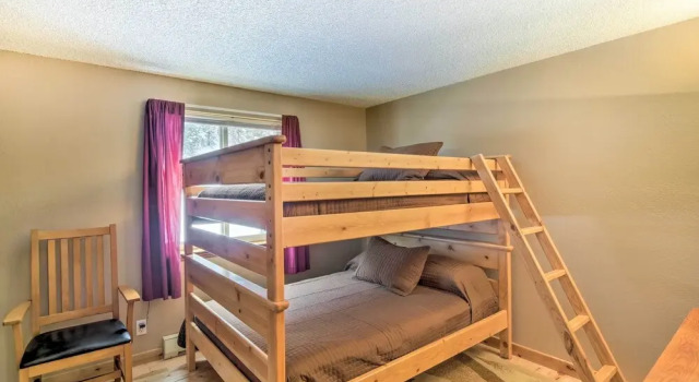 Free Ski Shuttle: Mtn Escape in Breckenridge!