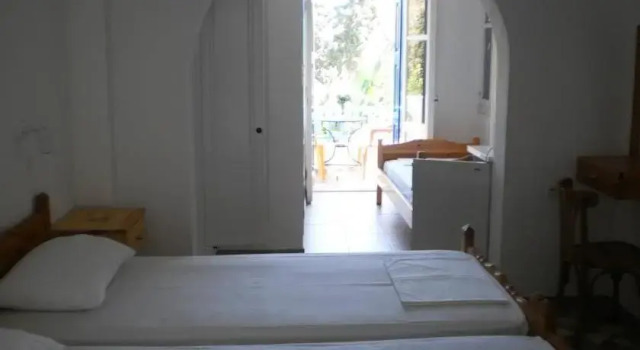 Anixi, Prenota Hotel Livadia Livadi