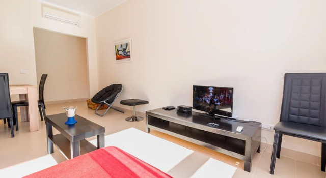 15min walk to Cabanas center, Pool, Wifi, Bbq and air-conditioning
