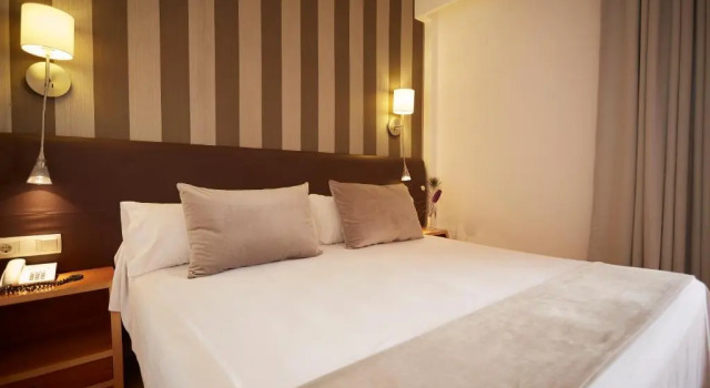 Двухместный номер Superior Invisa Hotel La Cala