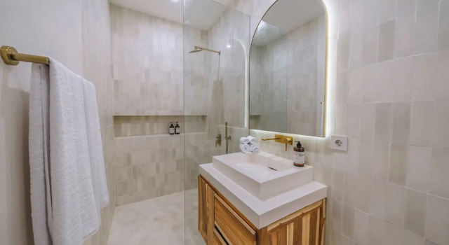 Вилла Deluxe Villa Sunset and Sunrise - 2BR elegant villa in Central Canggu