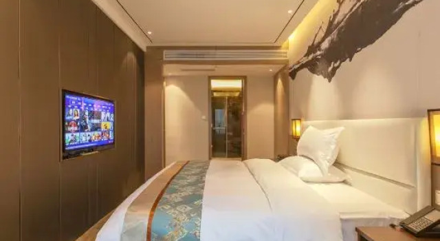Люкс Huayang Jingpin Hotel (Wuhan Happy Valley Renhe Road Subway Station Branch)