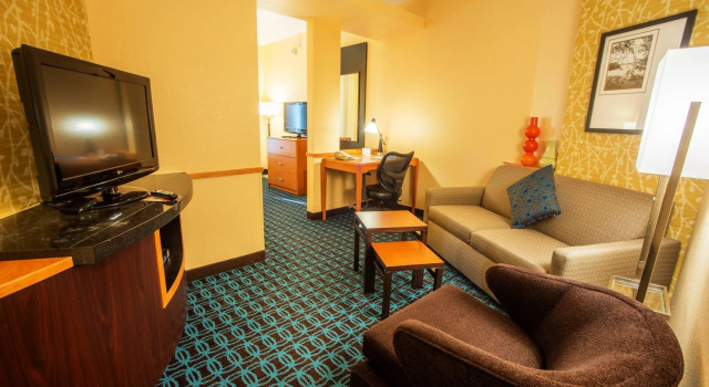 Четырёхместная студия Fairfield Inn and Suites by Marriott Bartlesville