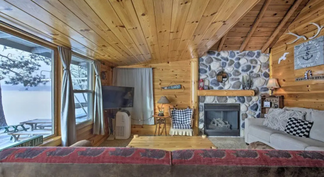 Коттедж Charming Lost Lake Cabin: Fish, Boat & Hunt!