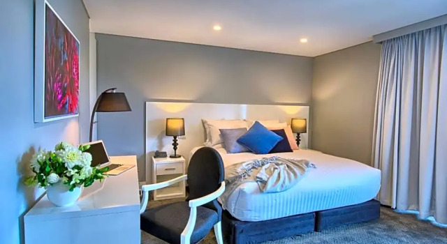Двухместный номер Standard с балконом Canberra Rex Hotel