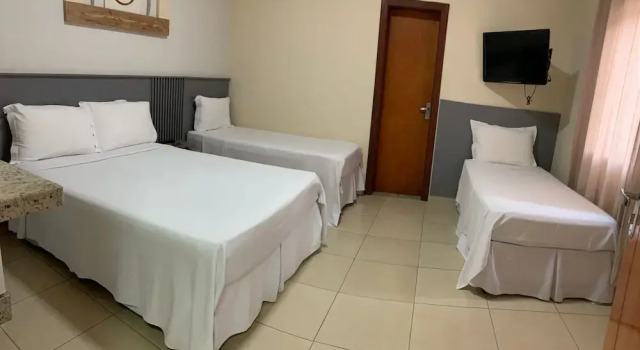 Четырёхместный номер Economy с видом на город Hotel Yoguedes