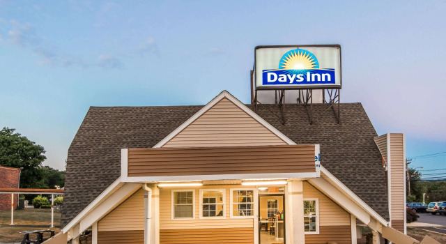 Howard Johnson Express Inn Vernon, Varaa Motelli Hotellit New England uima-altaalla, Uima-allas
