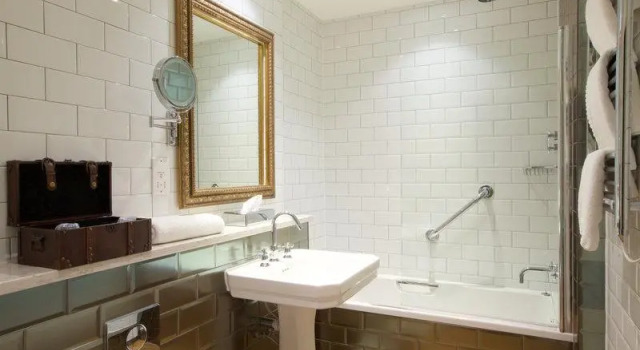 Кровать в общем номере Liverpool Inn Sure Collection by Best Western