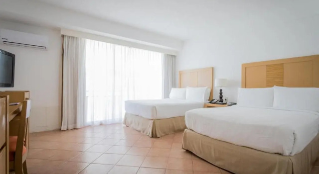 Четырёхместный номер Standard Holiday Inn Resort Acapulco