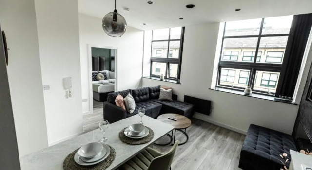 Апартаменты Luxury Spire Accommodations Ltd.