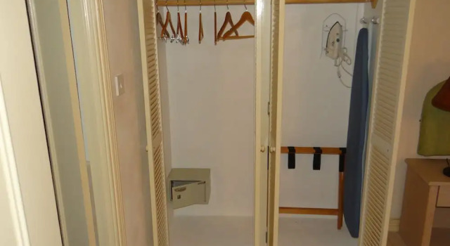 Tropical Winds Apartment Hotel