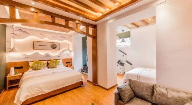 Люкс LiJiang Shiningland Resort Hotel（Lijiang Old Town）