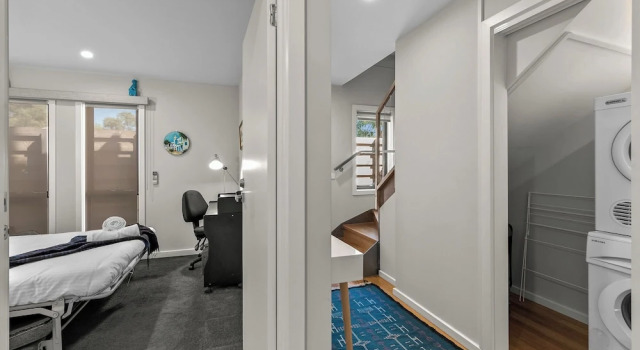 StayCentral - Thornbury Townhouse, Book Vacation Home Melbourne 