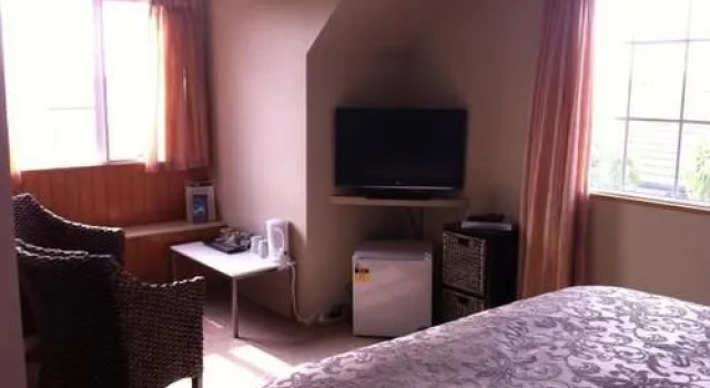 Royal Palms Papamoa Bed & Breakfast