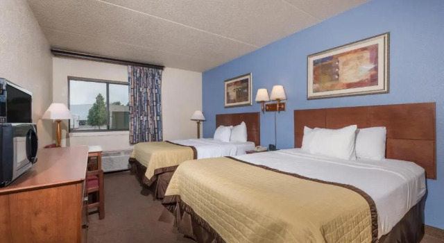 Четырёхместный номер Standard Ramada by Wyndham Fargo