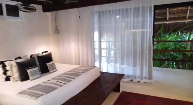 Amor Rooms
