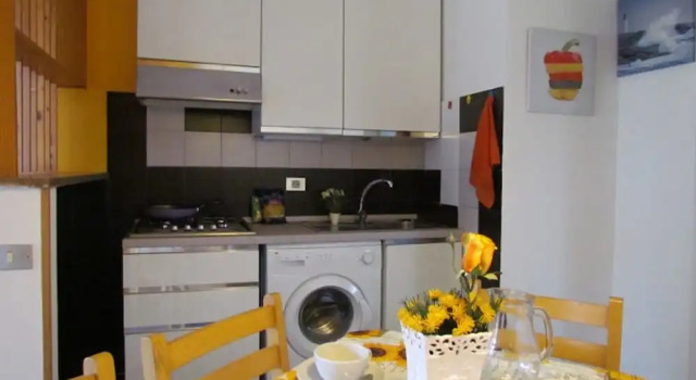 Апартаменты с 2 комнатами с видом на сад Colorful Apartment With Patio