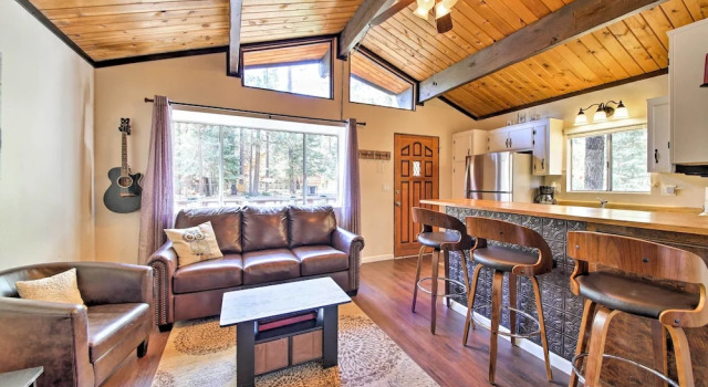 Cozy Cabin w/ Deck & Fireplace in Big Bear!, Забронировать Дом для отпуска Биг-Бэар-Сити San Bernardino Mountains