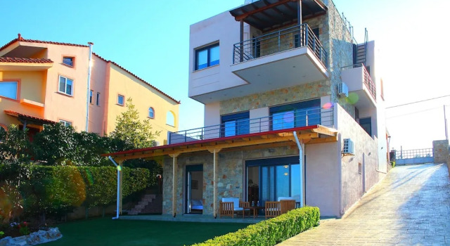 Comfartable 1 Bedroom Flat with Garden near Beach, Book Apartment Hotels in Central Greece with Parking, Parking