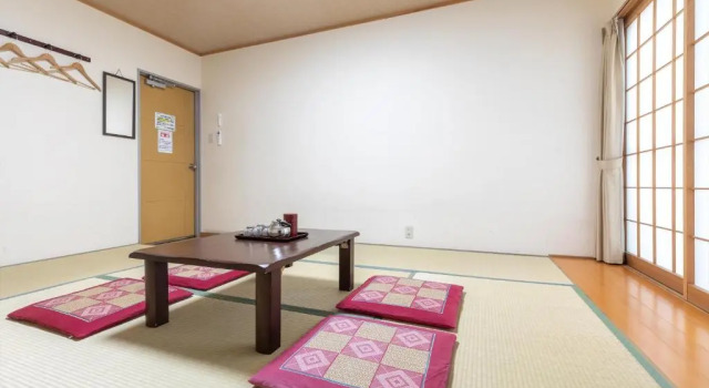 Четырёхместный номер Standard Business Ryokan Akashiya Annex