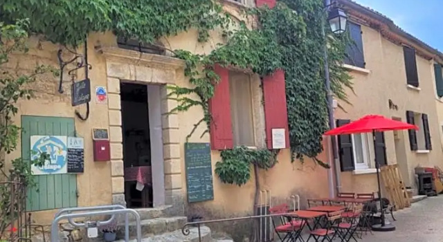 Gîte d'étape de Vitrolles en Luberon, Rezerwuj Hotel Vitrolles-en-Luberon Marsylia