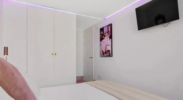 Beachfront Home in Torremolinos With Pool, Забронировать Апартаменты/квартира Торремолинос Коста-дель-Соль, рядом с Пляж Плайямар