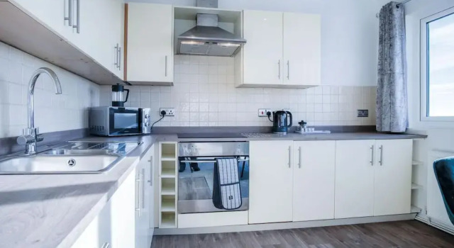 The Penthouse - 1 Bedroom Apartment - Ocean Breeze